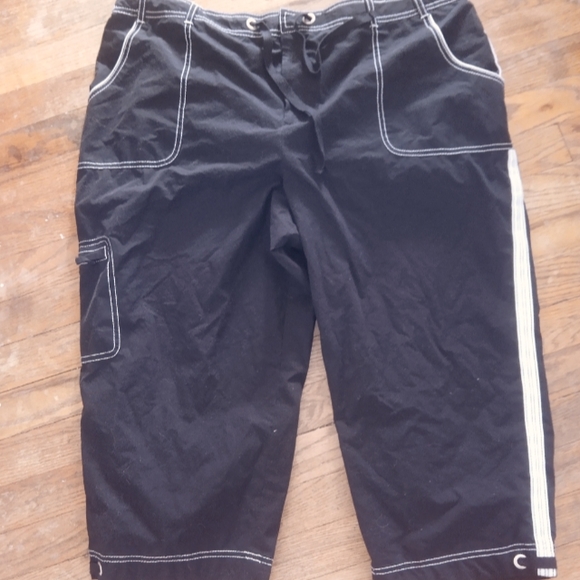 Like New SJB Active Women's Cargo Capri Pants 1X Short - Picture 1 of 5